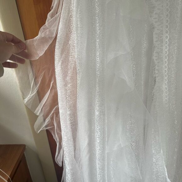 Hebeos White Embellished lace tulle Wedding Gown - Picture 6 of 11